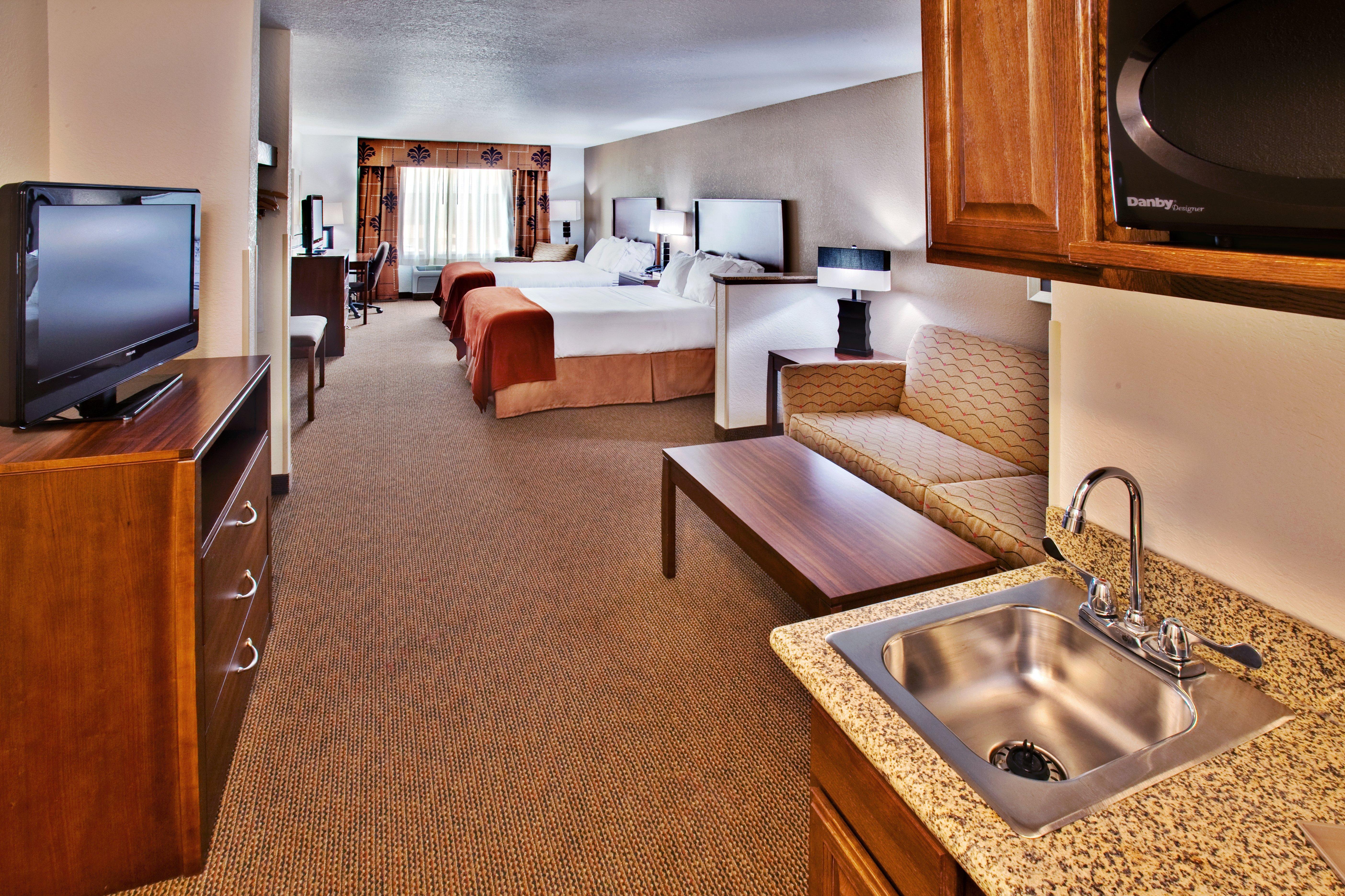 Holiday Inn Express Hotel & Suites - Dubuque West By Ihg Exterior photo