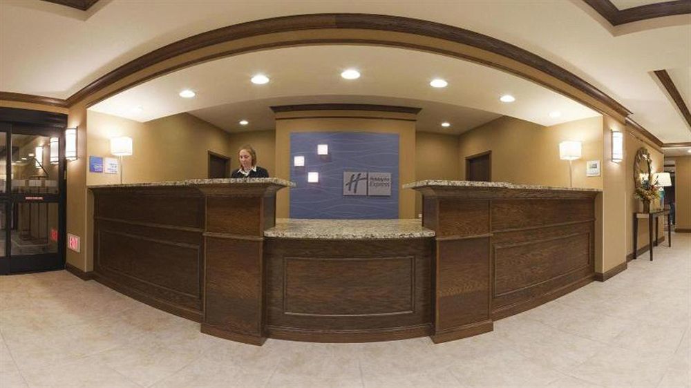 Holiday Inn Express Hotel & Suites - Dubuque West By Ihg Exterior photo
